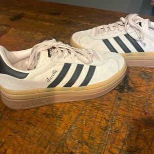 Addidas women’s platform gazelle size us 7.
